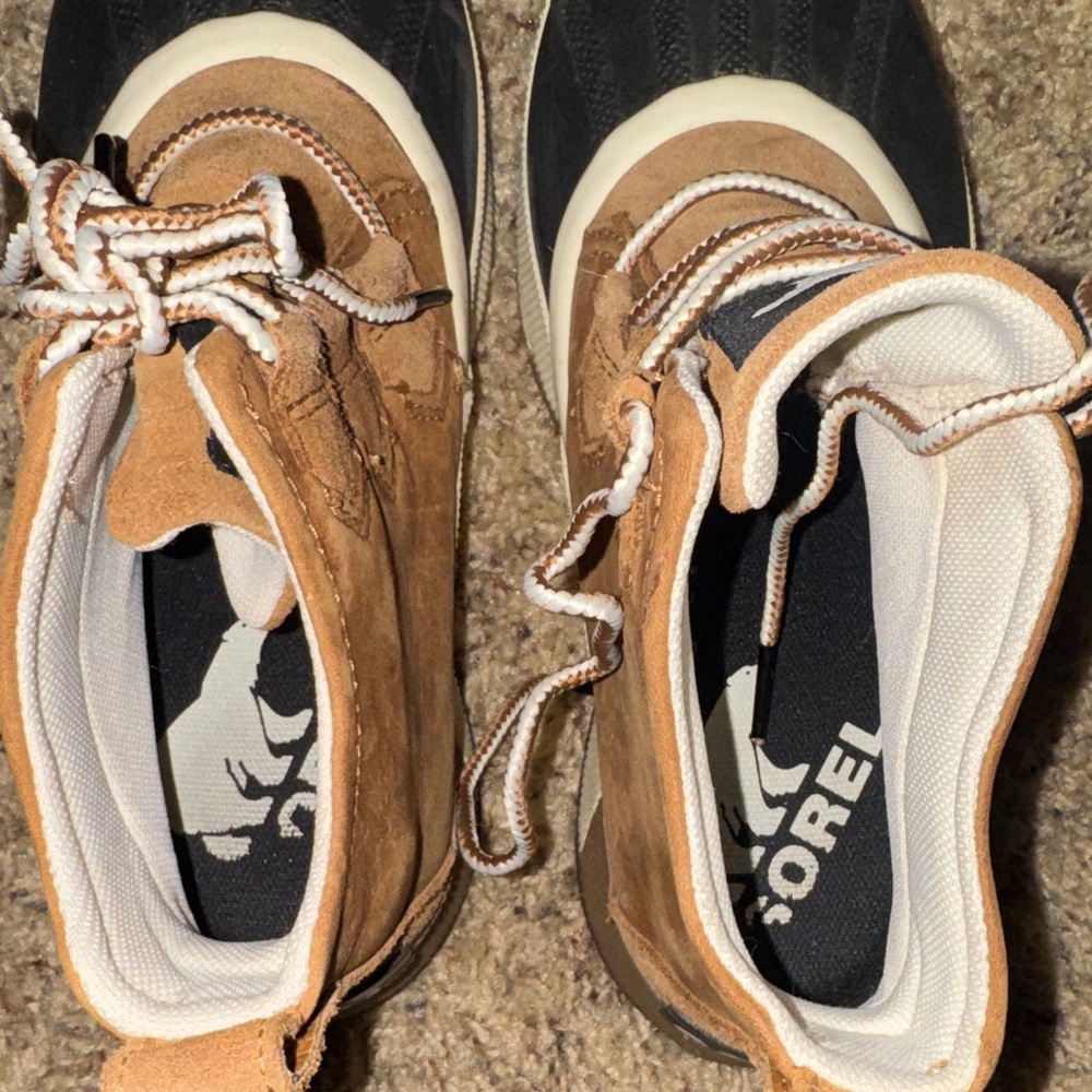 Sorel Tan and Black Outdoor Boots - Picture 6 of 7